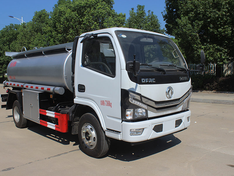 東風(fēng)多利卡4.3立方SCS5070GPGEQ6普通液體運(yùn)輸車(chē)